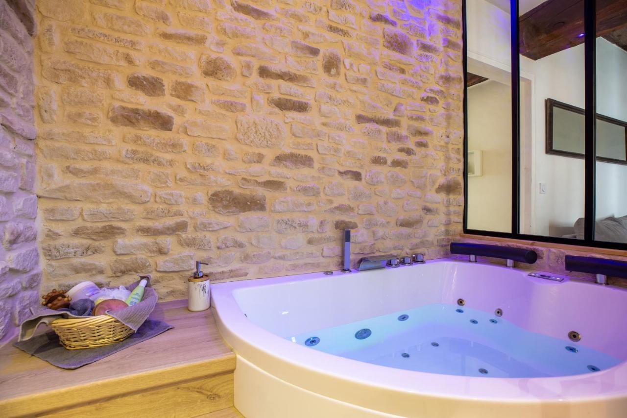 Cocon A Bulles Chic Vue Cathedrale Avec Spa-Jacuzzi Chartres Exterior foto